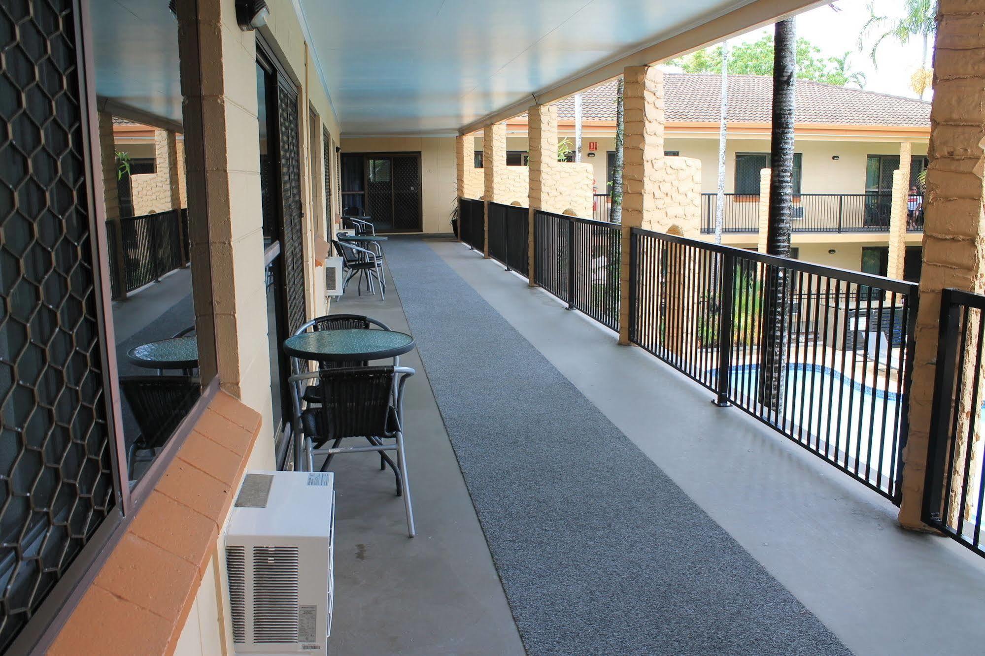 Oasis Inn Apartments Cairns Exteriör bild