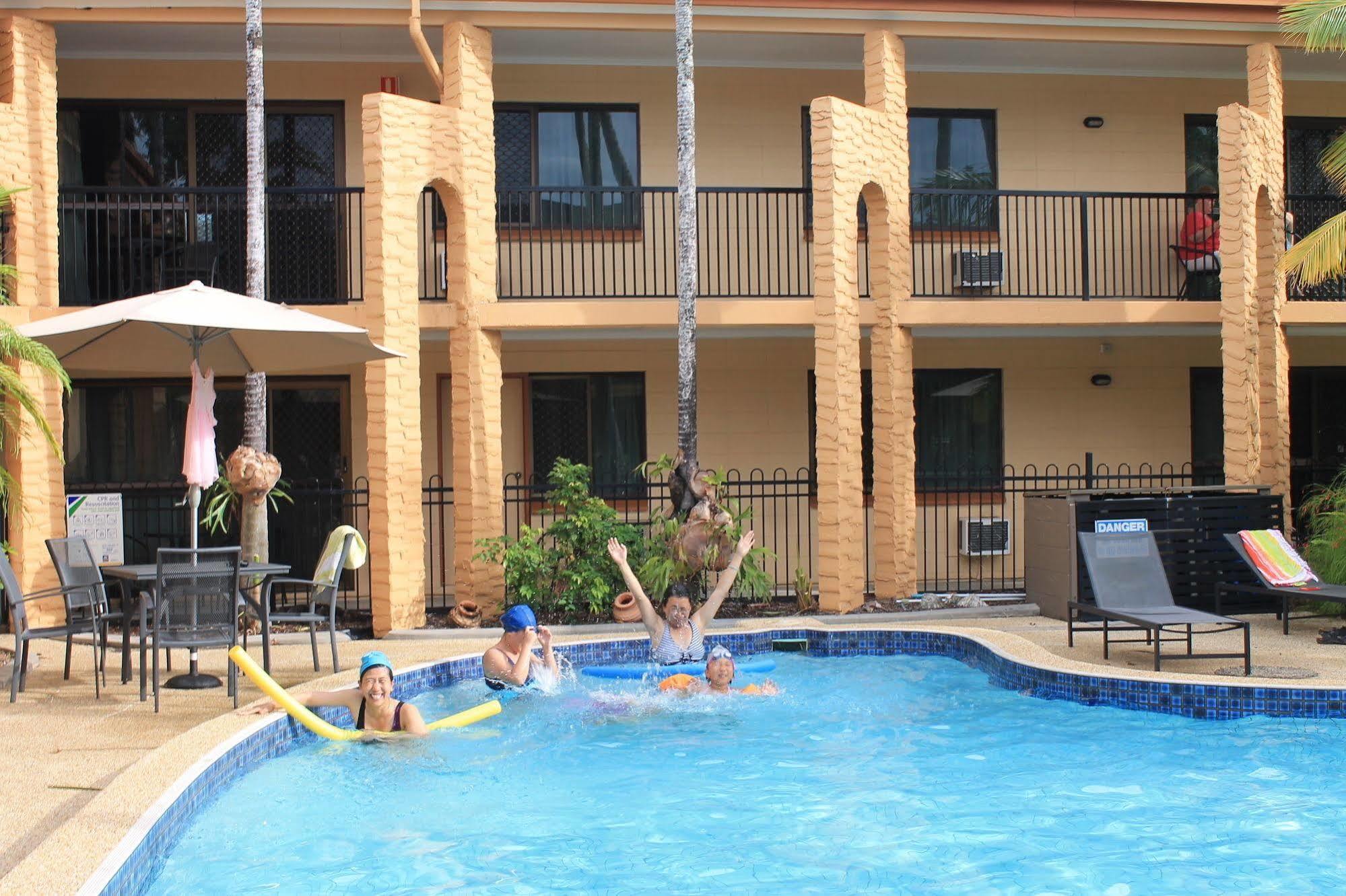 Oasis Inn Apartments Cairns Exteriör bild