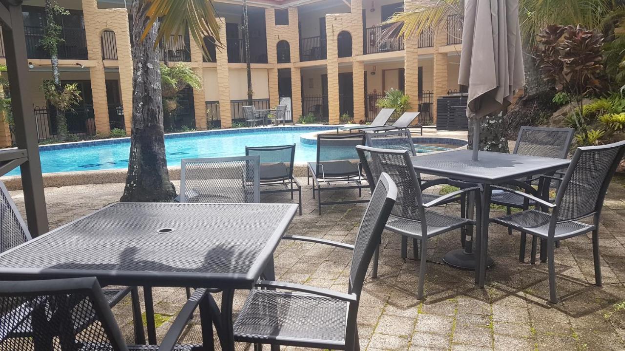 Oasis Inn Apartments Cairns Exteriör bild