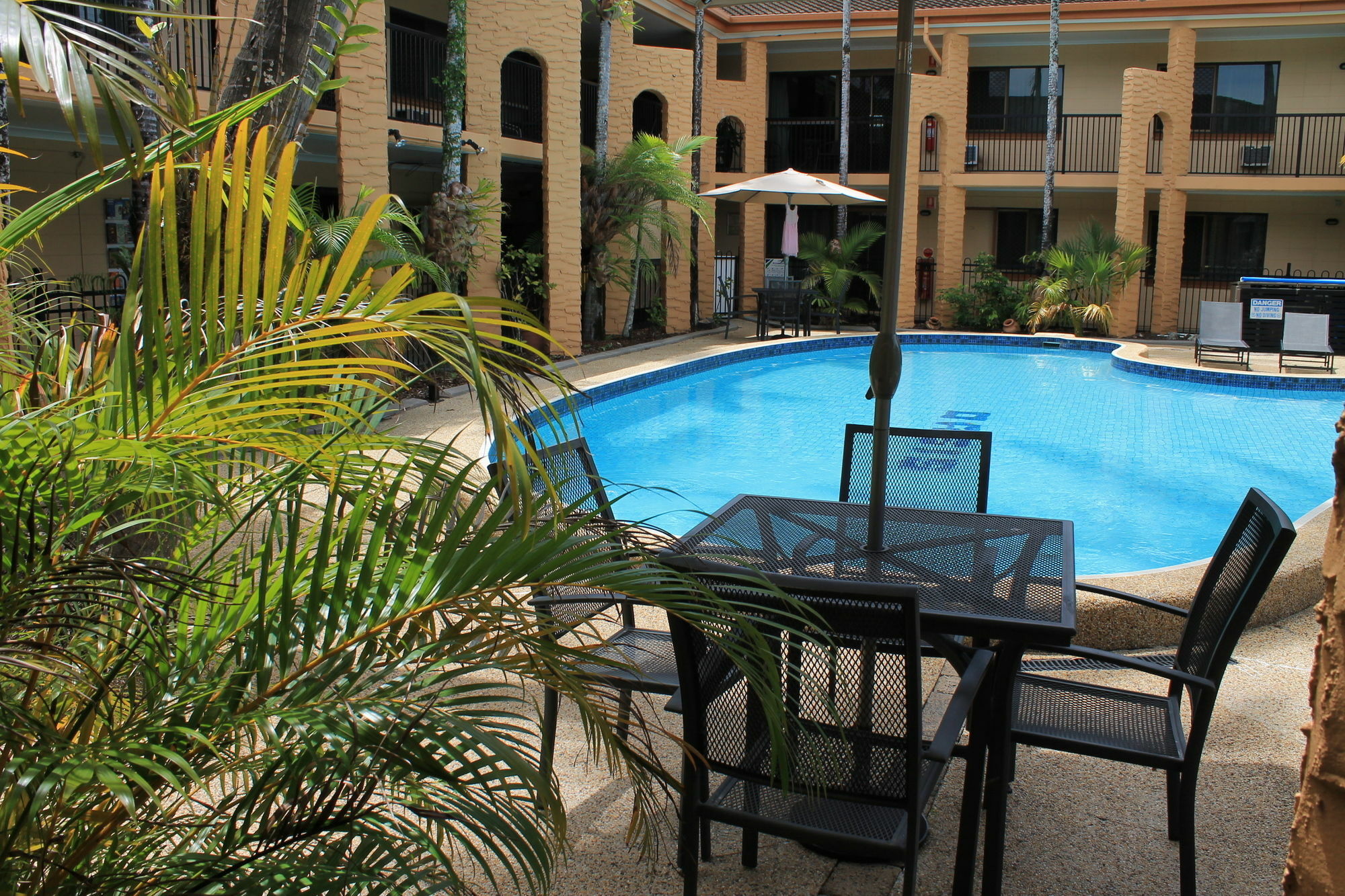 Oasis Inn Apartments Cairns Exteriör bild