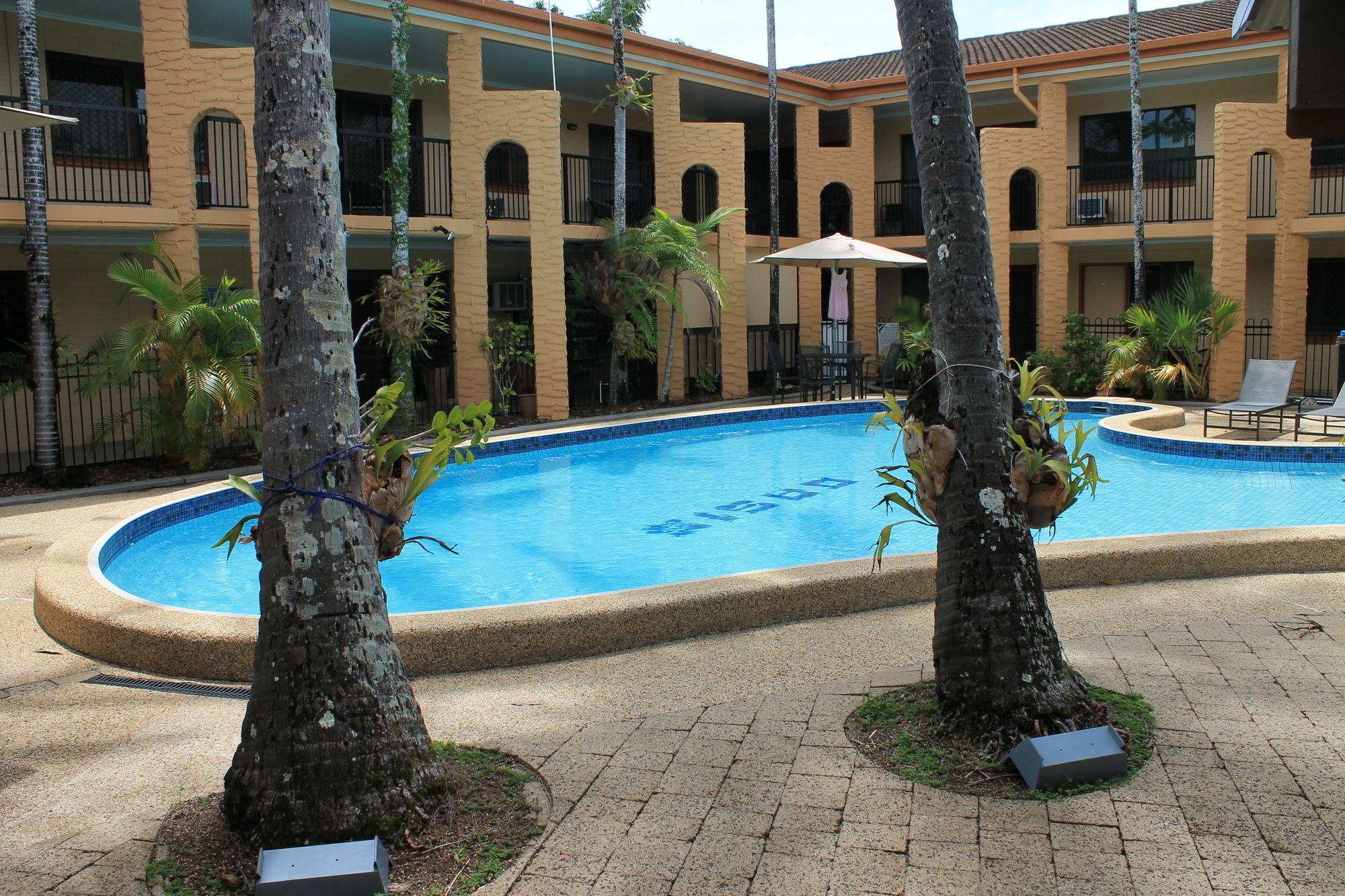 Oasis Inn Apartments Cairns Exteriör bild