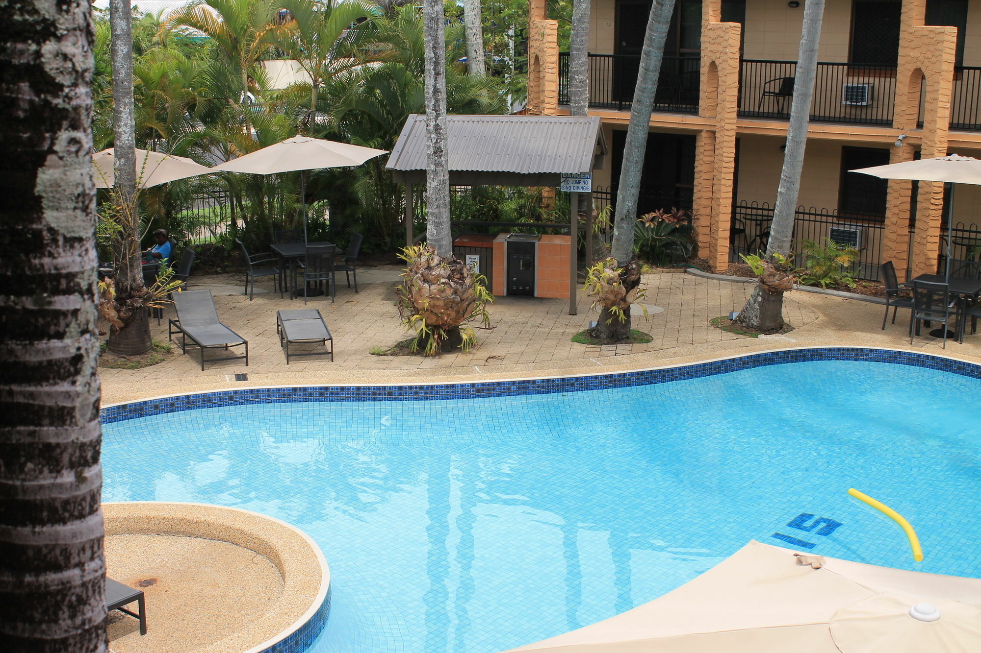 Oasis Inn Apartments Cairns Exteriör bild