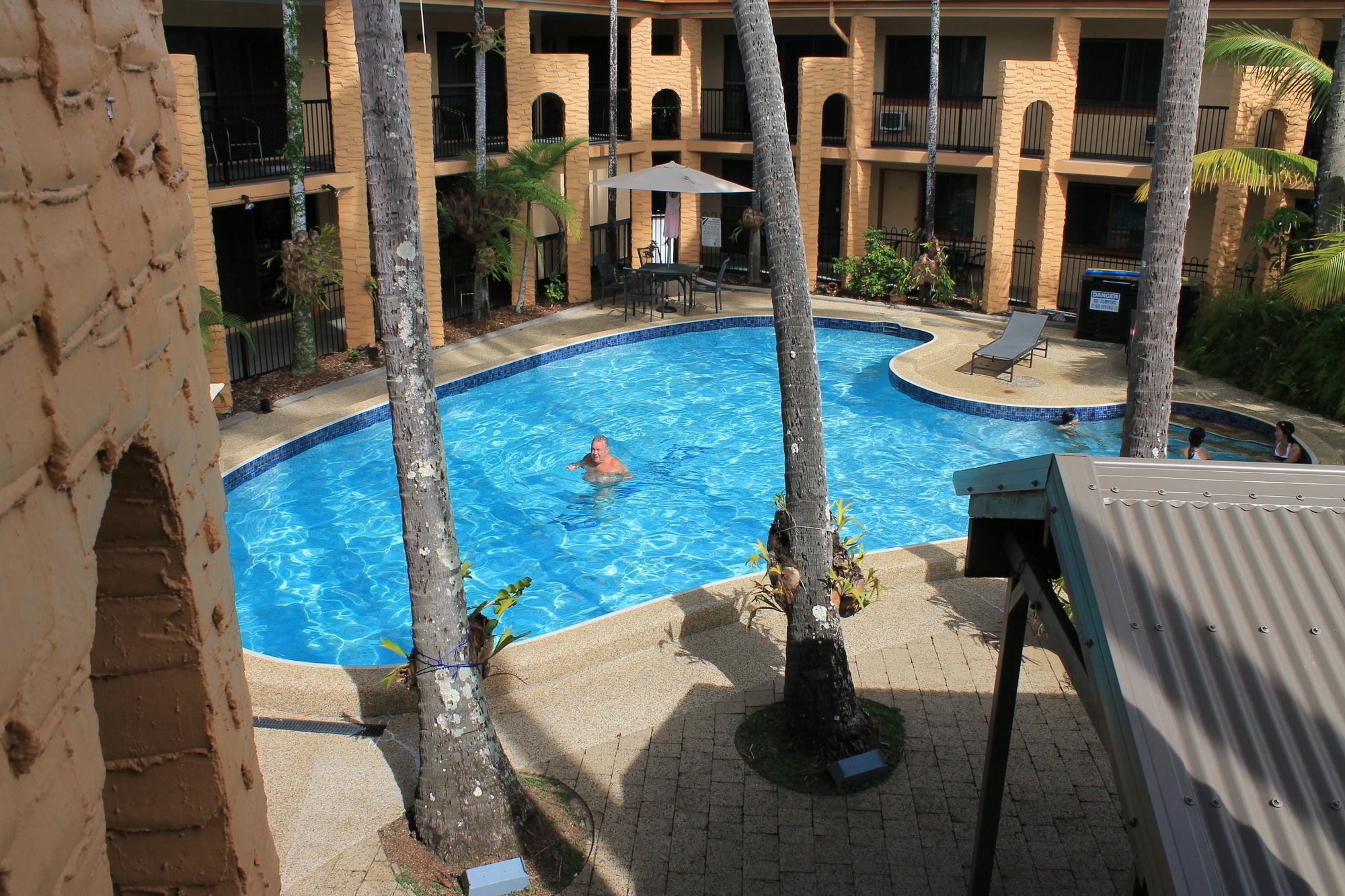 Oasis Inn Apartments Cairns Exteriör bild